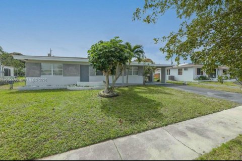 Casa en venta en Fort Lauderdale, Florida, 3 dormitorios, 128.48 m2 № 1992571 - foto 1
