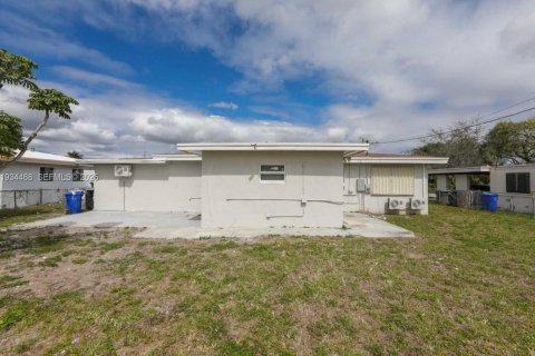 Casa en venta en Fort Lauderdale, Florida, 3 dormitorios, 128.48 m2 № 1992571 - foto 4