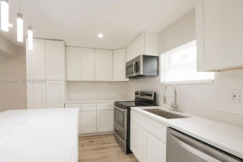 Casa en venta en Fort Lauderdale, Florida, 3 dormitorios, 128.48 m2 № 1992571 - foto 9