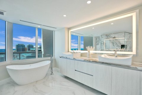 Copropriété à vendre à Fort Lauderdale, Floride: 3 chambres, 254.55 m2 № 2083591 - photo 12