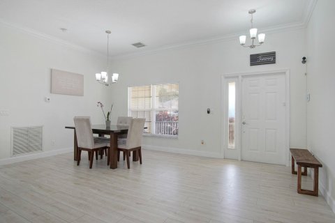 House in Port St. Lucie, Florida 4 bedrooms, 191.84 sq.m. № 2190890 - photo 11
