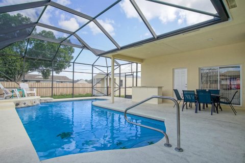 House in Port St. Lucie, Florida 4 bedrooms, 191.84 sq.m. № 2190890 - photo 25