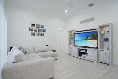 House in Port St. Lucie, Florida 4 bedrooms, 191.84 sq.m. № 2190890 - photo 9