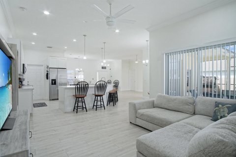 House in Port St. Lucie, Florida 4 bedrooms, 191.84 sq.m. № 2190890 - photo 10