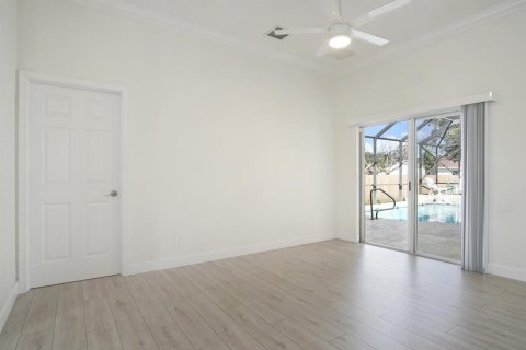 House in Port St. Lucie, Florida 4 bedrooms, 191.84 sq.m. № 2190890 - photo 12