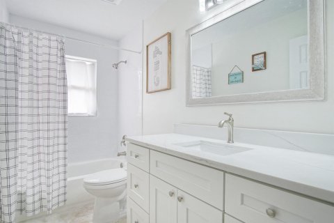 House in Port St. Lucie, Florida 4 bedrooms, 191.84 sq.m. № 2190890 - photo 20