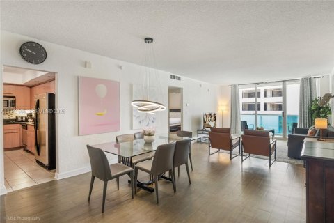 Condominio en Hollywood, Florida, 2 dormitorios  № 2054163