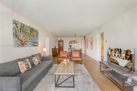 Condominio en alquiler en Hollywood, Florida, 2 dormitorios, 125.05 m2 № 2054163 - foto 4