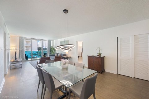 Condominio en alquiler en Hollywood, Florida, 2 dormitorios, 125.05 m2 № 2054163 - foto 2