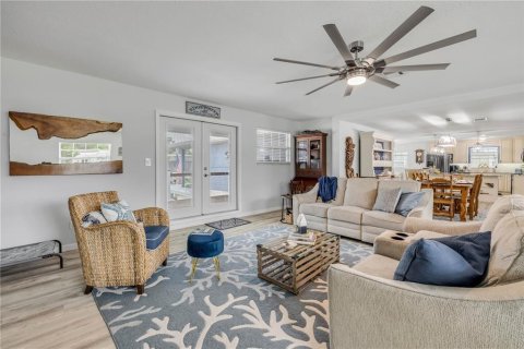 House in Edgewater, Florida 4 bedrooms, 280.01 sq.m. № 1910888 - photo 16