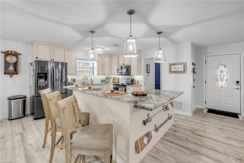 House in Edgewater, Florida 4 bedrooms, 280.01 sq.m. № 1910888 - photo 18