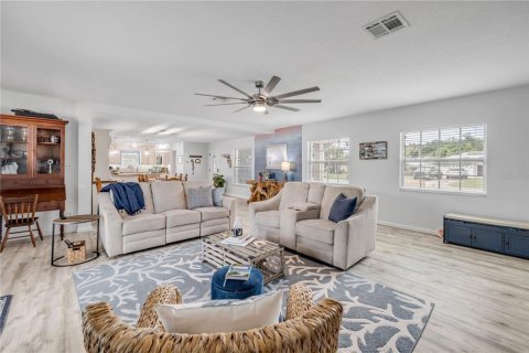 House in Edgewater, Florida 4 bedrooms, 280.01 sq.m. № 1910888 - photo 14