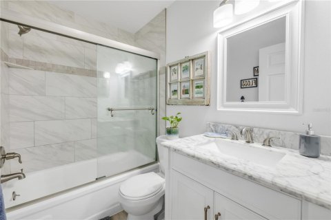 House in Edgewater, Florida 4 bedrooms, 280.01 sq.m. № 1910888 - photo 25