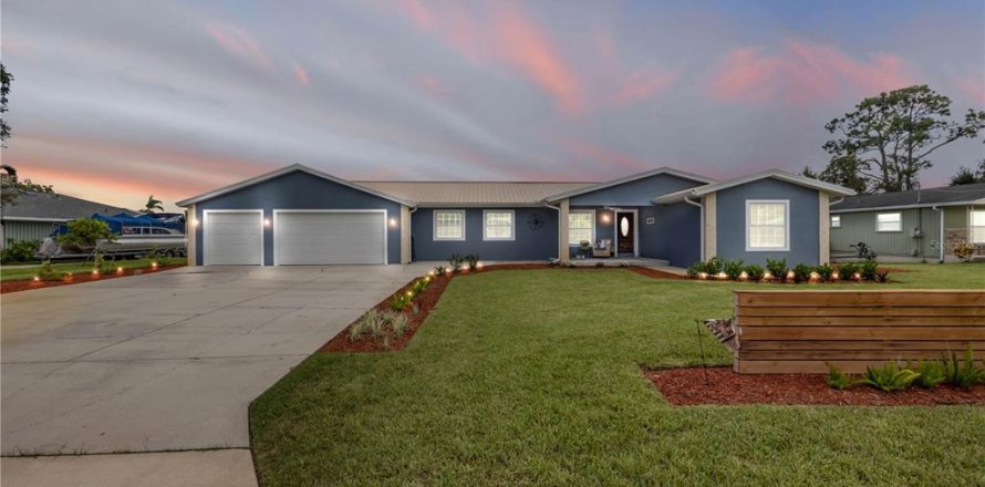 House in Edgewater, Florida 4 bedrooms, 280.01 sq.m. № 1910888