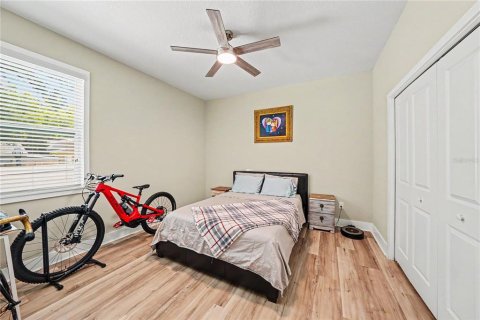 House in Tampa, Florida 3 bedrooms, 149.39 sq.m. № 2131311 - photo 20