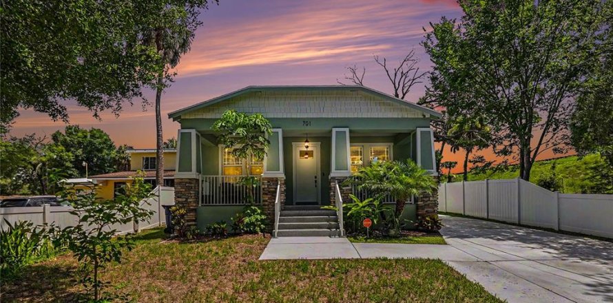 House in Tampa, Florida 3 bedrooms, 149.39 sq.m. № 2131311