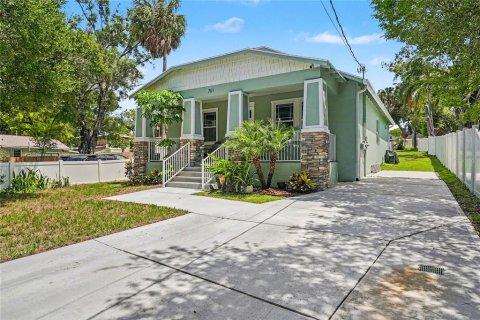House in Tampa, Florida 3 bedrooms, 149.39 sq.m. № 2131311 - photo 4