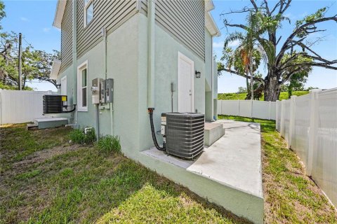 House in Tampa, Florida 3 bedrooms, 149.39 sq.m. № 2131311 - photo 29