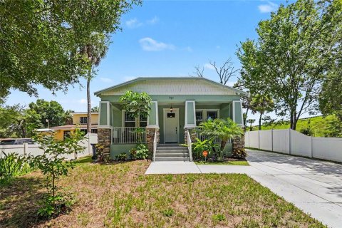 House in Tampa, Florida 3 bedrooms, 149.39 sq.m. № 2131311 - photo 3