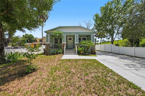 House in Tampa, Florida 3 bedrooms, 149.39 sq.m. № 2131311 - photo 2