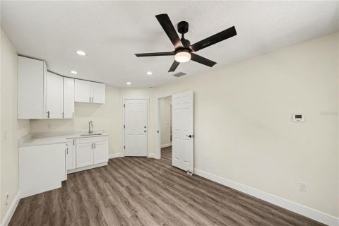House in Tampa, Florida 3 bedrooms, 149.39 sq.m. № 2131311 - photo 22