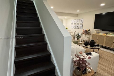 Touwnhouse à vendre à Miami, Floride: 2 chambres, 90.12 m2 № 1997247 - photo 11