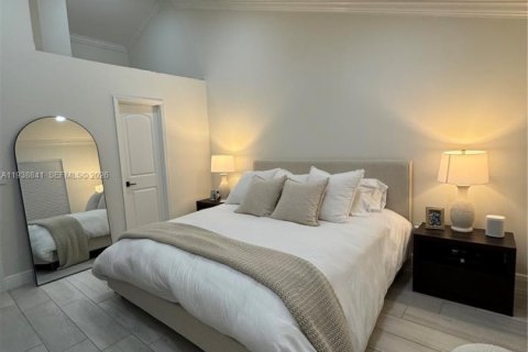 Touwnhouse à vendre à Miami, Floride: 2 chambres, 90.12 m2 № 1997247 - photo 3