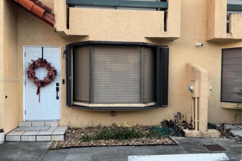 Touwnhouse à vendre à Miami, Floride: 2 chambres, 90.12 m2 № 1997247 - photo 15