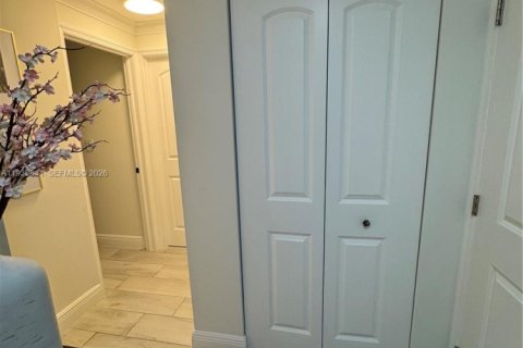 Touwnhouse à vendre à Miami, Floride: 2 chambres, 90.12 m2 № 1997247 - photo 14