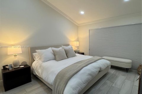 Touwnhouse à vendre à Miami, Floride: 2 chambres, 90.12 m2 № 1997247 - photo 4