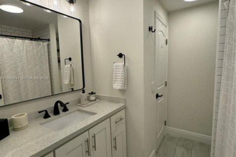 Touwnhouse à vendre à Miami, Floride: 2 chambres, 90.12 m2 № 1997247 - photo 5