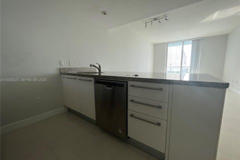 Снять в аренду кондоминиум в Майами, Флорида 1 спальня, 73.3м2, № 1989359 - фото 5