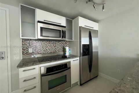 Снять в аренду кондоминиум в Майами, Флорида 1 спальня, 73.3м2, № 1989359 - фото 3