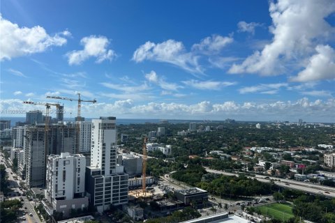 Снять в аренду кондоминиум в Майами, Флорида 1 спальня, 73.3м2, № 1989359 - фото 1
