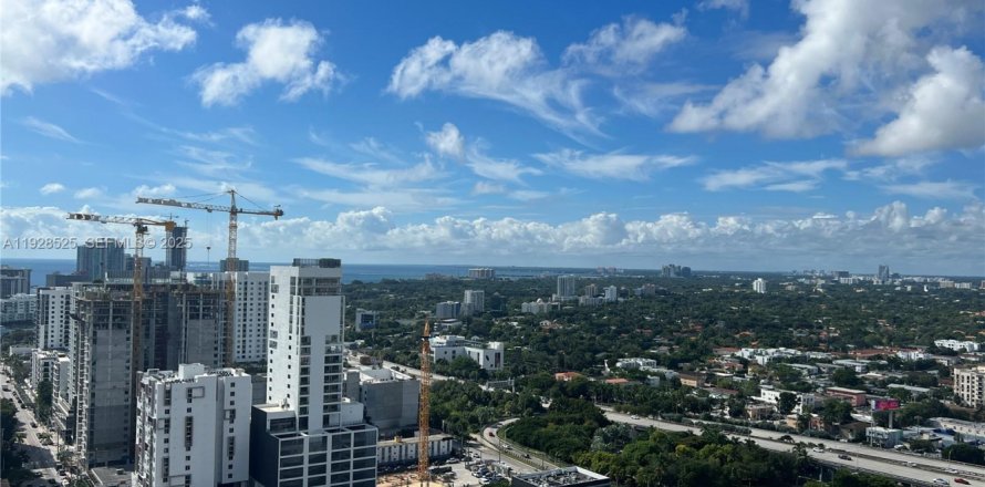 Кондоминиум с 1 спальней в Майами, Флорида № 1989359