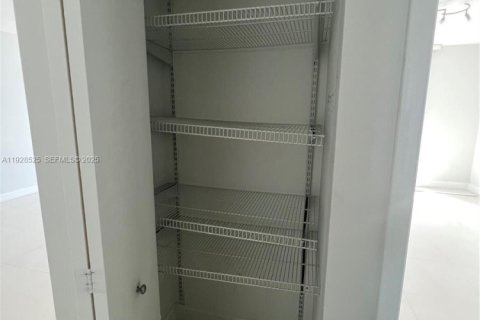 Снять в аренду кондоминиум в Майами, Флорида 1 спальня, 73.3м2, № 1989359 - фото 10