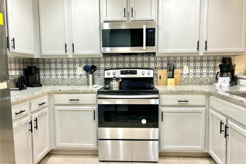 Condo in Kissimmee, Florida, 3 bedrooms № 2097789 - photo 3