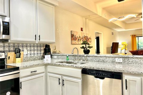 Condo in Kissimmee, Florida, 3 bedrooms № 2097789 - photo 2