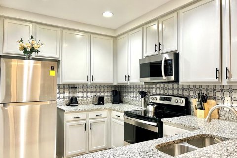 Condo in Kissimmee, Florida, 3 bedrooms № 2097789 - photo 4