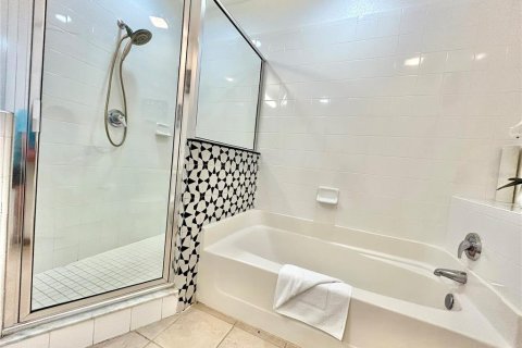 Condo in Kissimmee, Florida, 3 bedrooms № 2097789 - photo 10