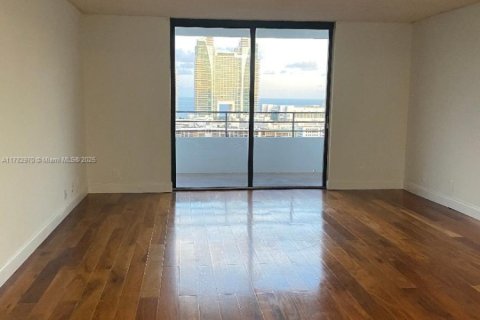 Condo in Hallandale Beach, Florida, 1 bedroom  № 1699198 - photo 13