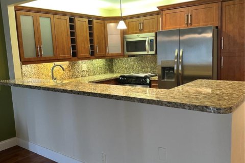 Condo in Hallandale Beach, Florida, 1 bedroom  № 1699198 - photo 6