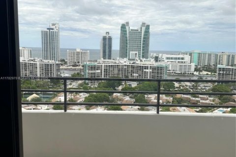 Condo in Hallandale Beach, Florida, 1 bedroom  № 1699198 - photo 8