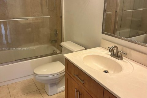 Condo in Hallandale Beach, Florida, 1 bedroom  № 1699198 - photo 7