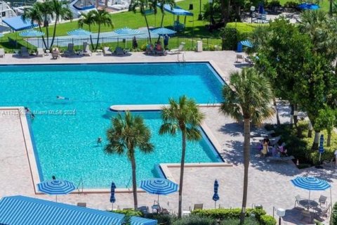Condo in Hallandale Beach, Florida, 1 bedroom  № 1699198 - photo 4