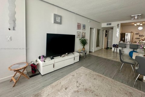 Купить кондоминиум в Халландейл-Бич, Флорида 1 спальня, 81.94м2, № 1786493 - фото 2