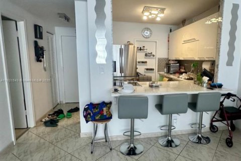 Купить кондоминиум в Халландейл-Бич, Флорида 1 спальня, 81.94м2, № 1786493 - фото 4