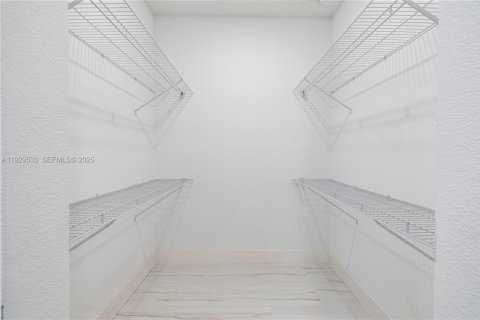 House in Palm Bay, Florida 3 bedrooms, 116.13 sq.m. № 1988764 - photo 27