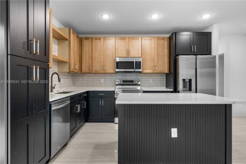 House in Palm Bay, Florida 3 bedrooms, 116.13 sq.m. № 1988764 - photo 11