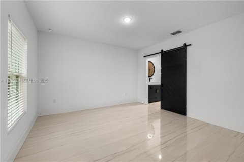 House in Palm Bay, Florida 3 bedrooms, 116.13 sq.m. № 1988764 - photo 18